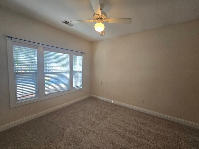 Building Photo - 165 Artisan Pl