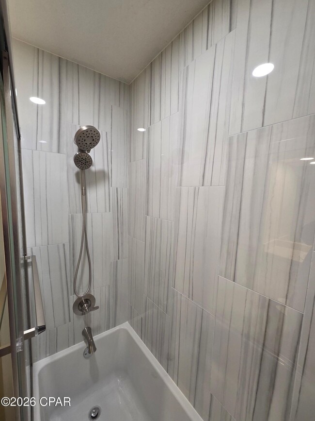 Building Photo - 7125 N Lagoon Dr