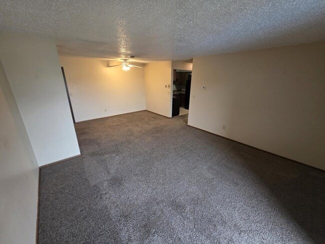 Building Photo - 1727 N Grandview Ln