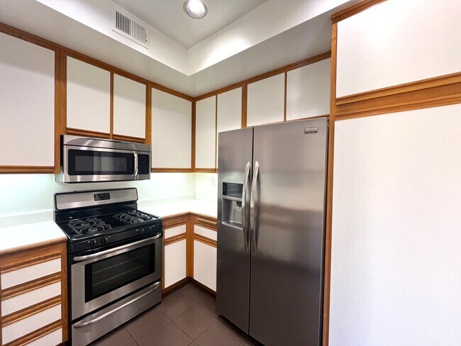 Building Photo - 2 bed, 2 bath located in Corona, CA!