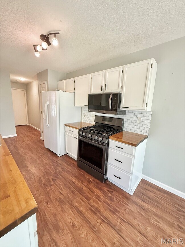 Building Photo - 3241 Tanglebrook Dr