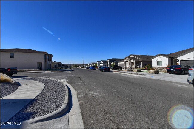 Building Photo - 600 Logwood Ave