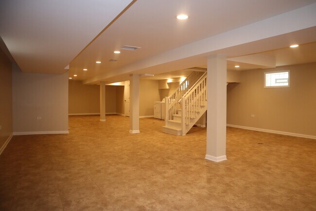 Building Photo - 3112 W 101st Pl