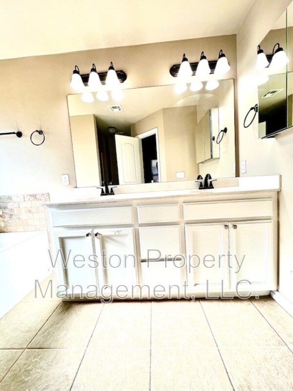 Building Photo - 11600 SW 10th St