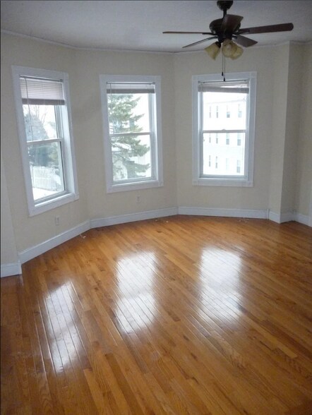 Building Photo - 85 Seymour St