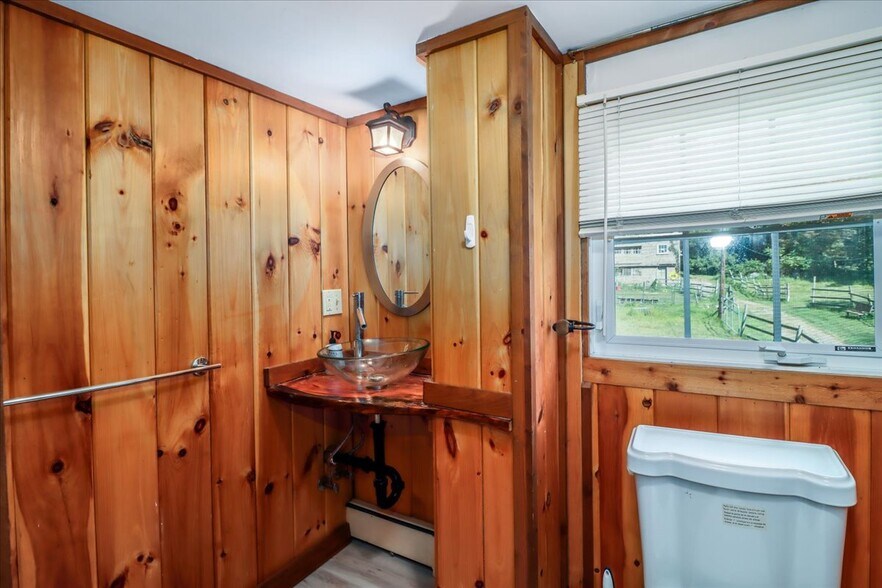 Building Photo - 155 Squash Hollow Rd