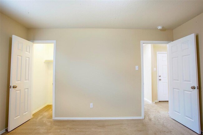 Building Photo - 5716 Hopkins Dr