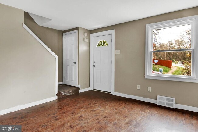 Building Photo - 1466 S 13th St