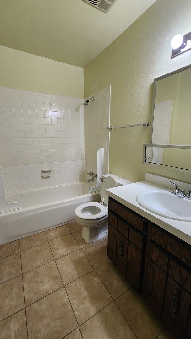 Building Photo - 12th5301 (KC-AM)