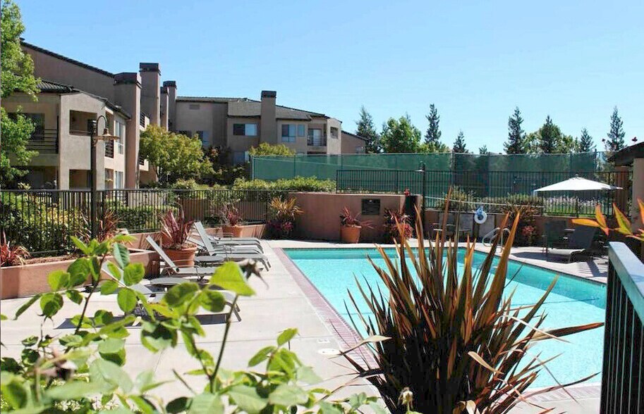 Building Photo - 39199 Guardino Dr