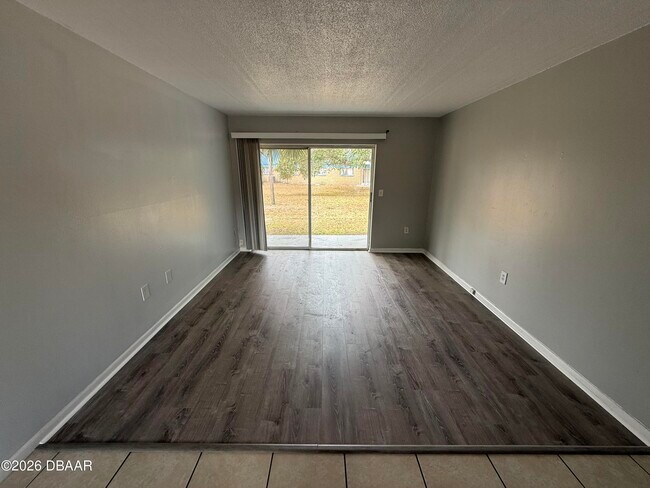 Building Photo - 1850 S Park Ave