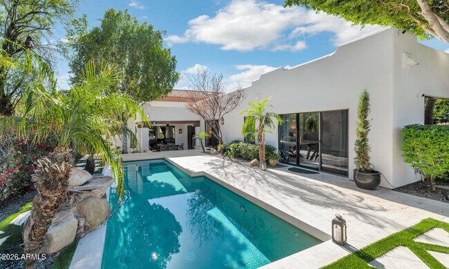 Building Photo - 6198 N 28th Pl