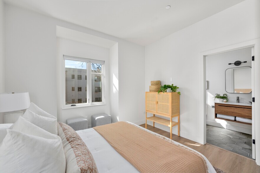 Building Photo - 2230 I St