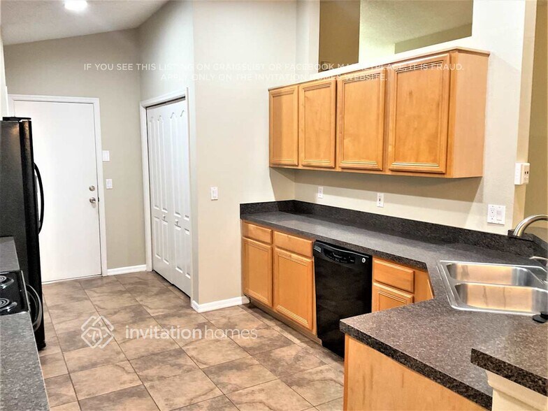 Building Photo - 3620 Seminole Dr