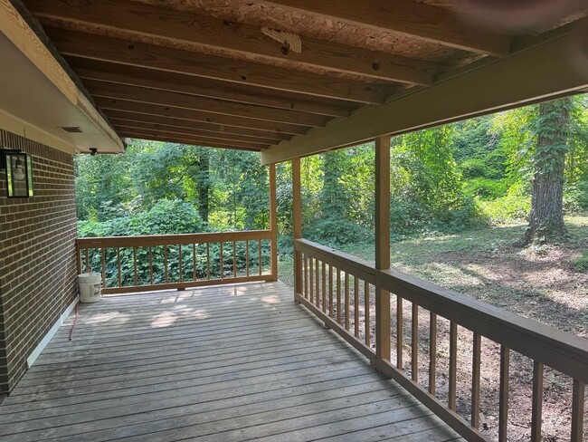 Building Photo - 200 Mountain View Dr