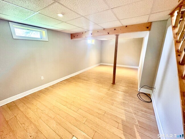Building Photo - 439 Quinn St