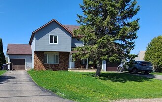 Building Photo - 6668 Fairway Cir