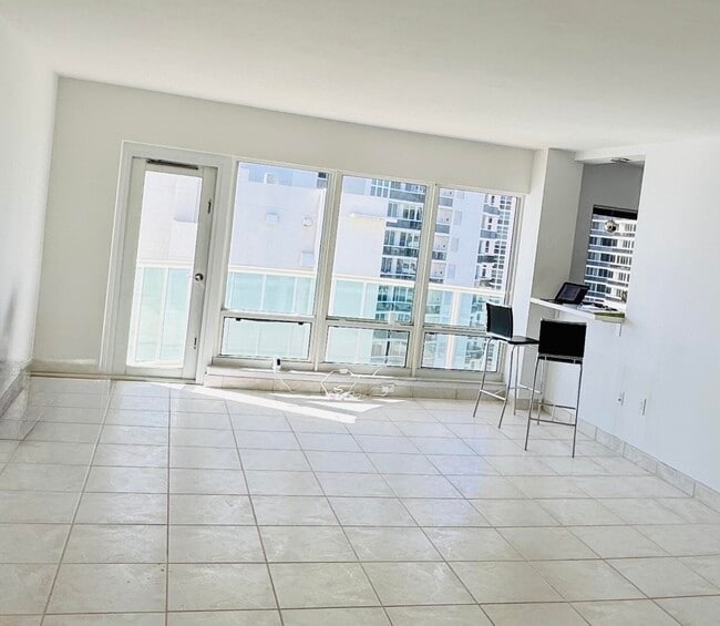 Building Photo - 3400 Galt Ocean Dr