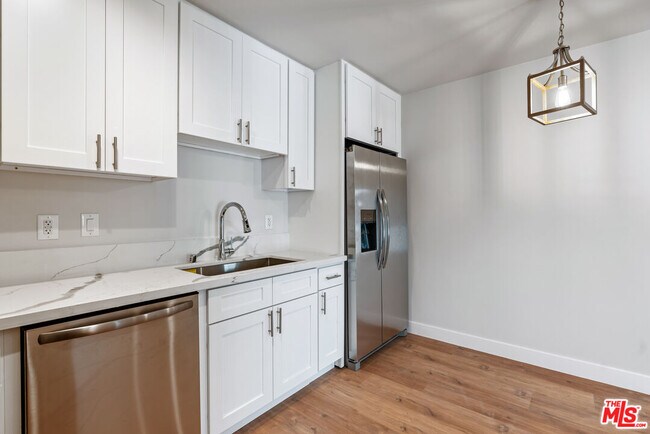 Building Photo - 2232 W 24th St