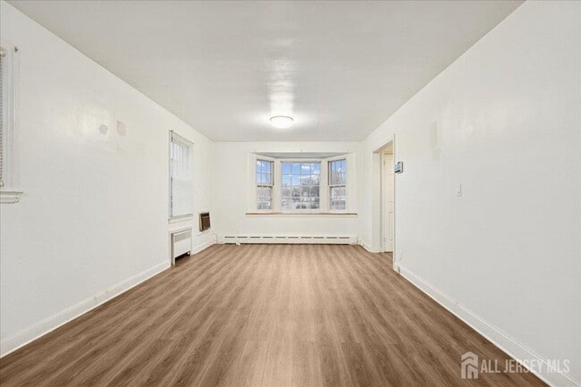 Building Photo - 37 Ireland Ave