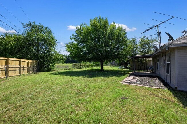 Building Photo - 4601 W Creek Cir