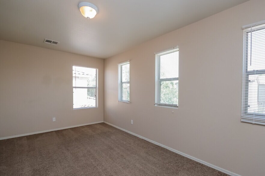 Building Photo - 11215 W Garfield St