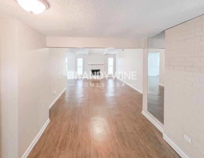 Building Photo - 6309 Golden Park Dr