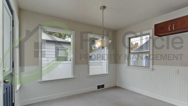 Building Photo - 615 S Pearl St