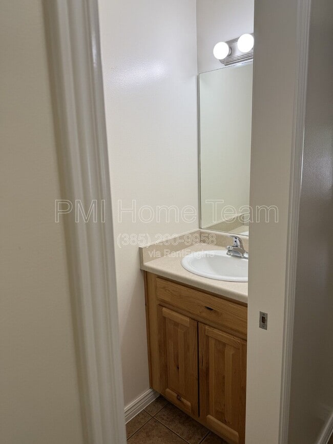 Building Photo - 652 W 800 N