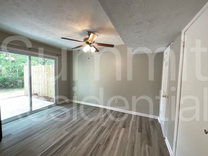 Building Photo - 5950 Stonewall Dr