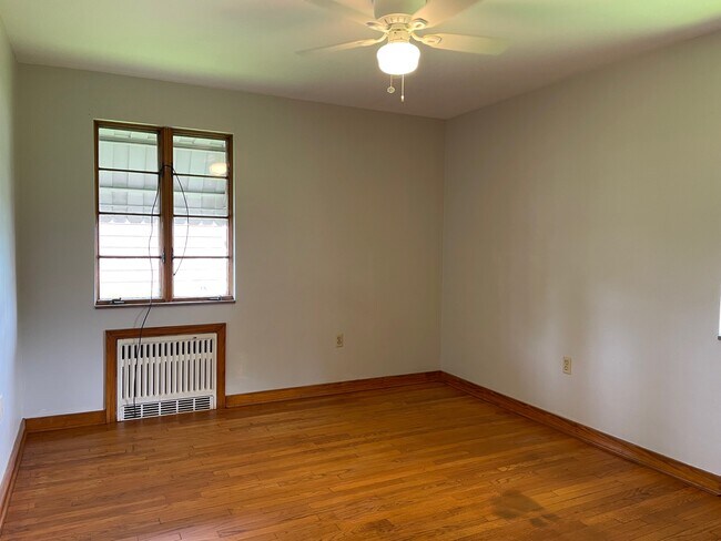 Building Photo - 4517 Lincoln Ave