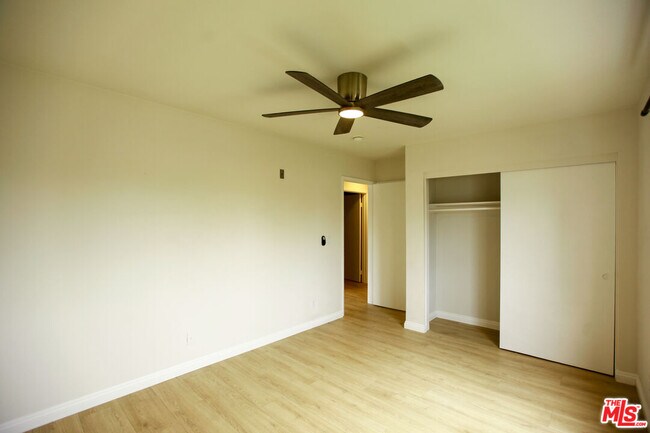 Building Photo - 833 Orange Grove Ave