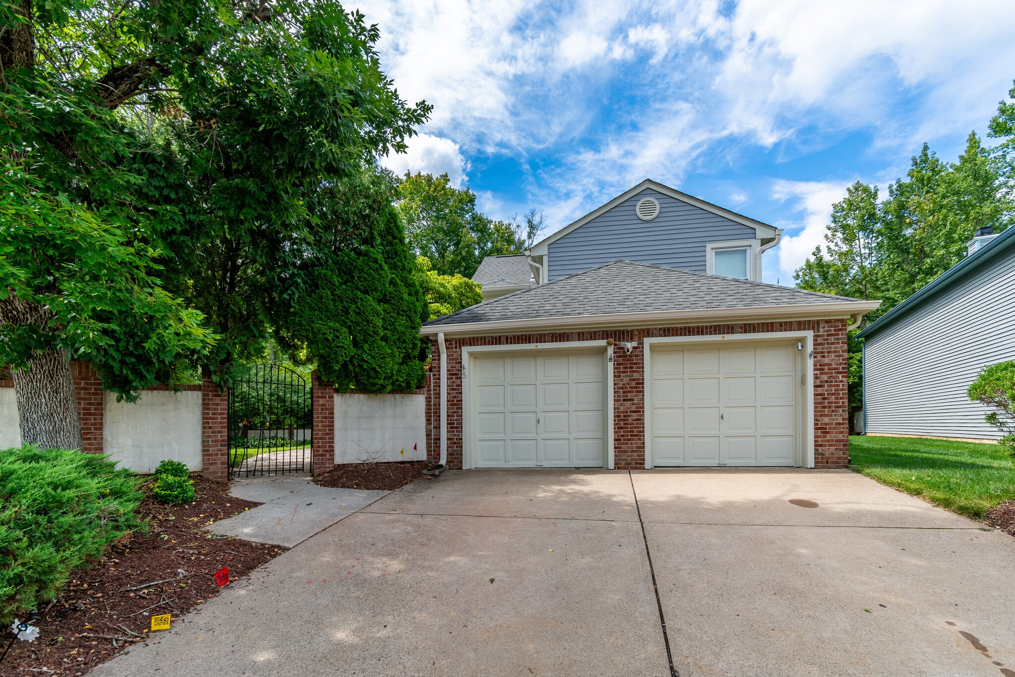 Detached home with oversized 2 car garage - 5 Nottingham Cir