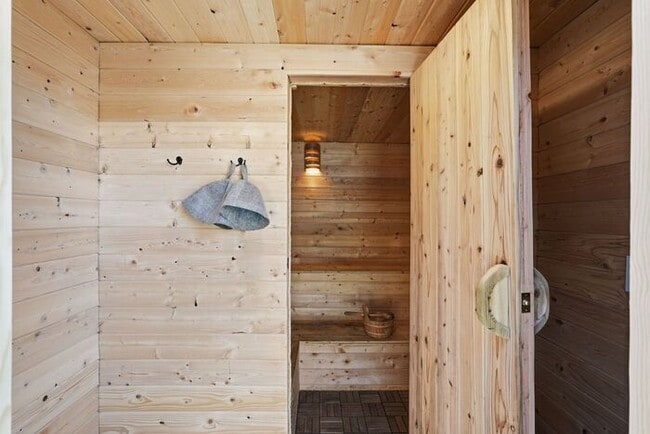 Building Photo - 770 N Lazy J Wy