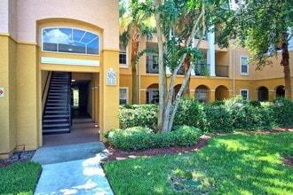 Building Photo - 2 bedroom/2 bath, 1st floor unit with a 1-car garage!