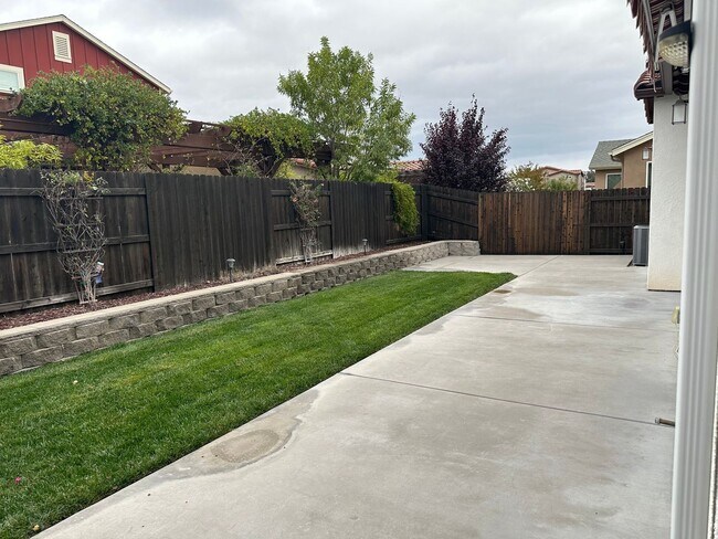 Building Photo - Just reduced! Beautiful home in templeton