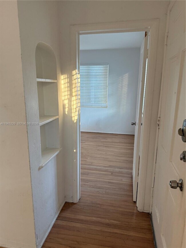 Building Photo - 23 Majorca Ave