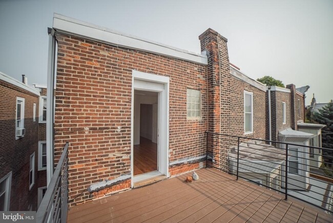 Building Photo - 2422 Poplar St