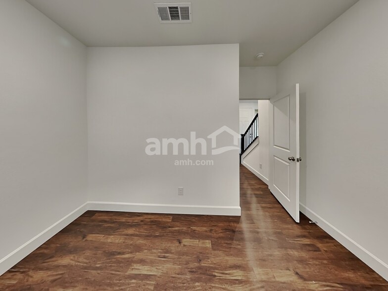 Building Photo - 296 Yasmin Daylily Pl