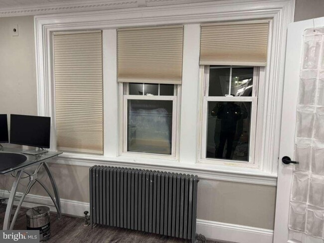 Building Photo - 725 W Mt Vernon St