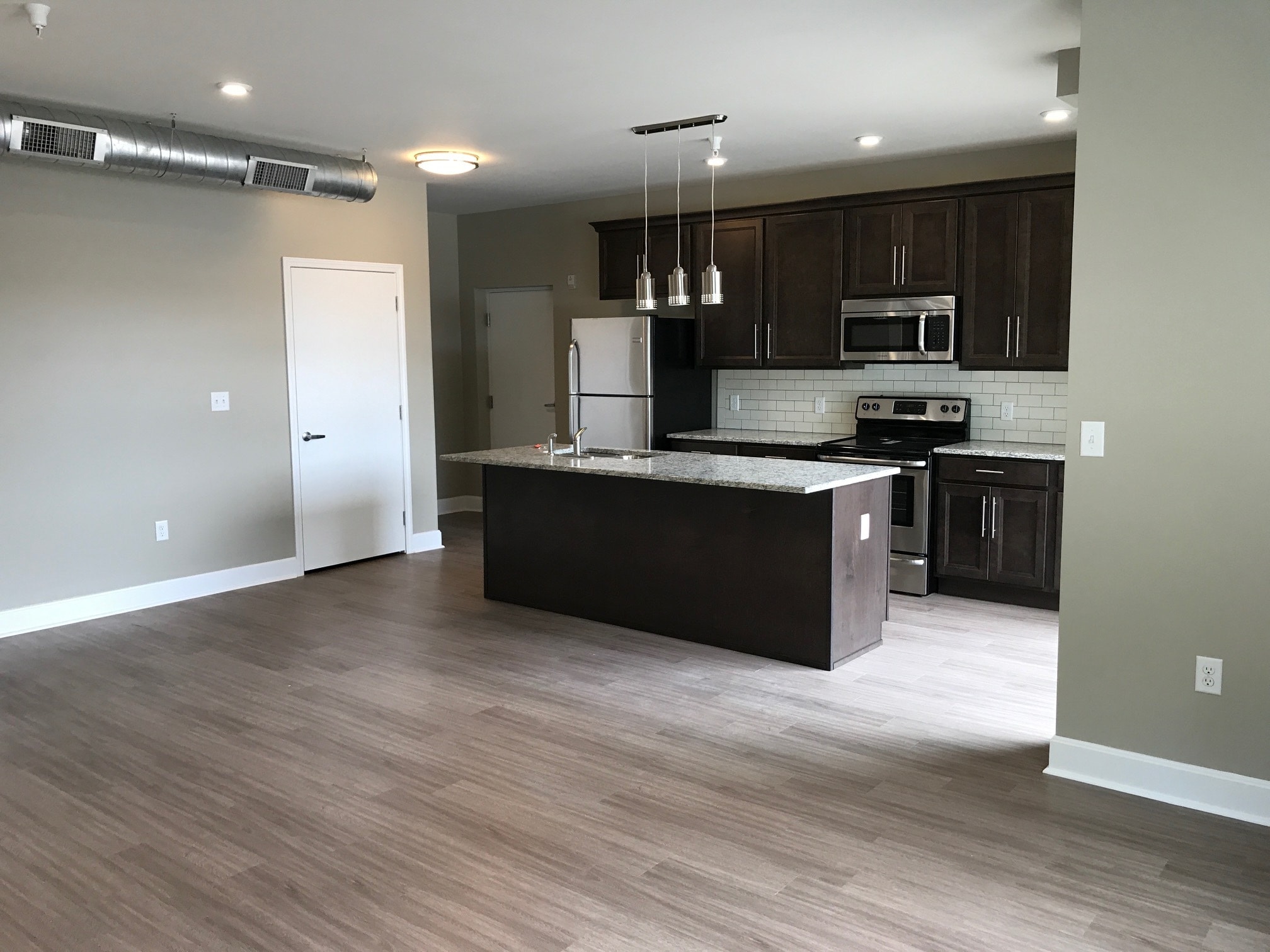 Building Photo - 12 E Carpenter St