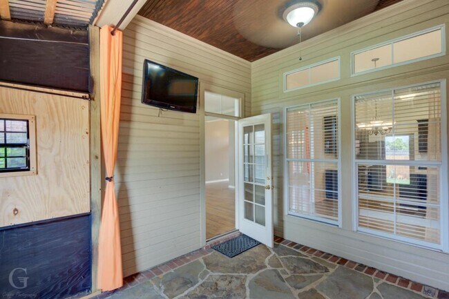 Building Photo - 1537 Nottoway Pl