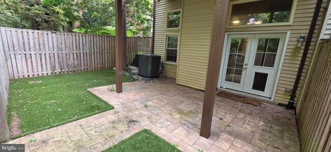 Building Photo - 1353 Templeton Pl