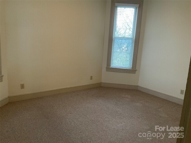 Building Photo - 409 N Main St