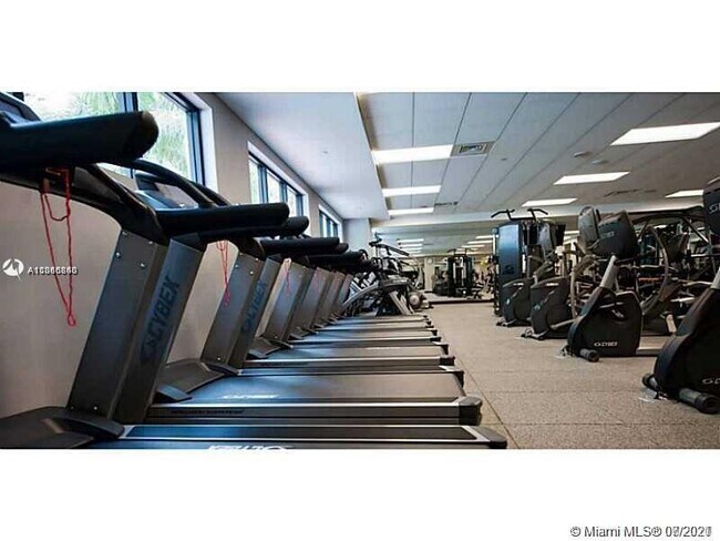 Building Photo - 2000 Island Blvd