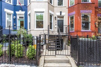Building Photo - Cozy 1 Bedroom Apartment in Bloomingdale!