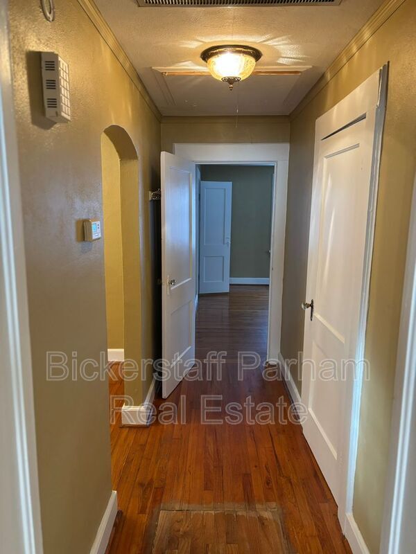 Building Photo - 1221 Owsley Ave