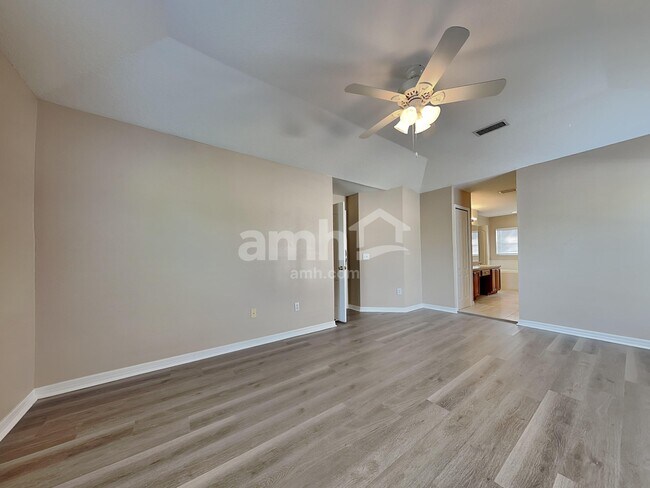 Building Photo - 15534 Lake Bella Vista Dr