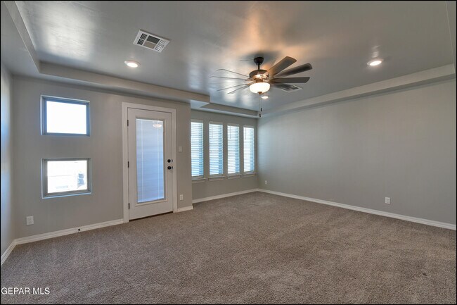 Building Photo - 600 Logwood Ave