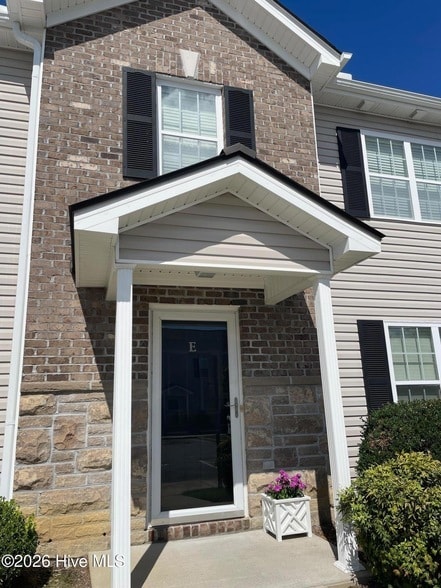 Building Photo - 104 Chandler Dr